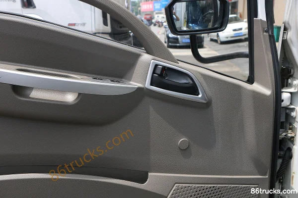 FAW Hongta FAW Jiefang Gongshi 110hp 4X2(6 wheels) 4.05m Refrigerated Truck Cab (2) | 86Trucks