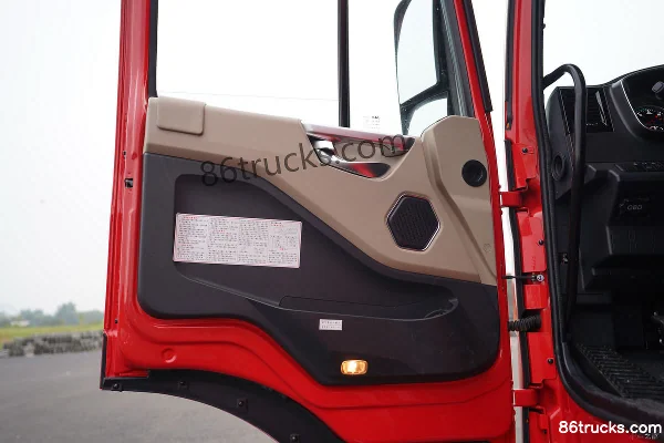 JAC Gallop A5X Medium Truck 220 hp 4X2(6 wheels) 6.8m Stake Cargo Truck (10-speed) Cab (2) | 86Trucks