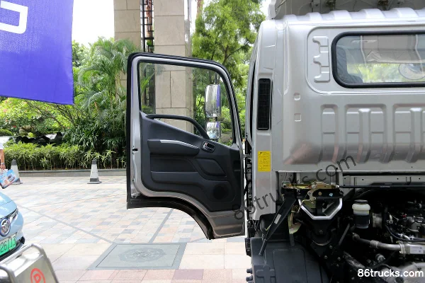 Foton Aoling Supu 120hp 4X2(6 wheels) 4.14m single-row box light truck (China VI) Cab (1) | 86Trucks