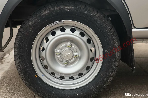 Jinbei T22 Version confort 85 ch 4X2(6 roues) 1.2L Essence 2,08 m double rangée plateau micro camion (China VI) Châssis (2) | 86Trucks