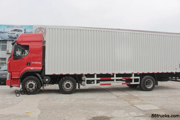 DongfengLiuqi Chenglong H5 Heavy Truck 290 hp 6X2(8 wheels) 9.5m Van Cargo Truck Exterior (3) | 86Trucks