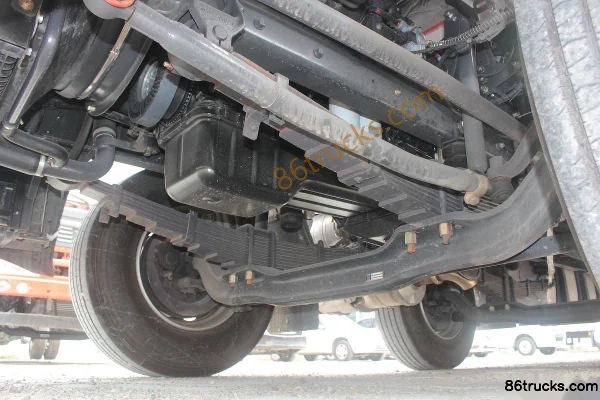 DongfengLiuqi Chenglong H5 Heavy Truck 290 hp 6X2(8 wheels) 9.5m Van Cargo Truck Chassis (3) | 86Trucks