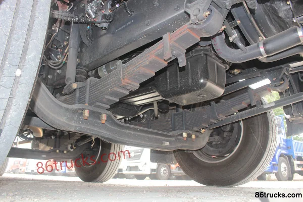 DongfengLiuqi Chenglong H5 Heavy Truck 290 hp 6X2(8 wheels) 9.5m Van Cargo Truck Chassis (2) | 86Trucks