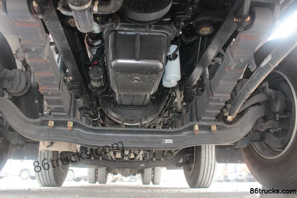 DongfengLiuqi Chenglong H5 Heavy Truck 290 hp 6X2(8 wheels) 9.5m Van Cargo Truck Chassis (1) | 86Trucks