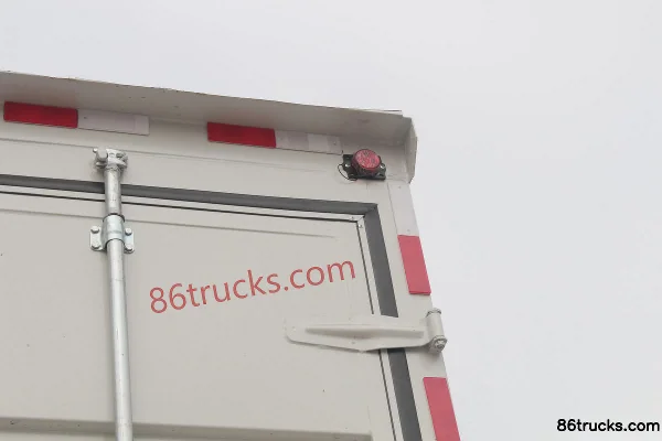 DongfengLiuqi Chenglong H5 Heavy Truck 290 hp 6X2(8 wheels) 9.5m Van Cargo Truck Body (3) | 86Trucks