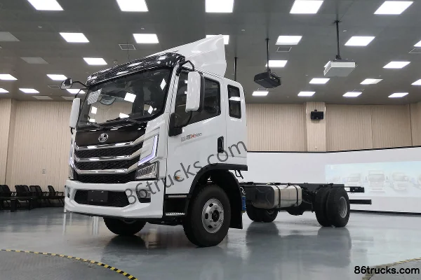 Yuejin Kuaiyun H300 130 hp 4X2(6 wheels) 3.82m half-cab flatbed light truck (China VI) Exterior (3) | 86Trucks