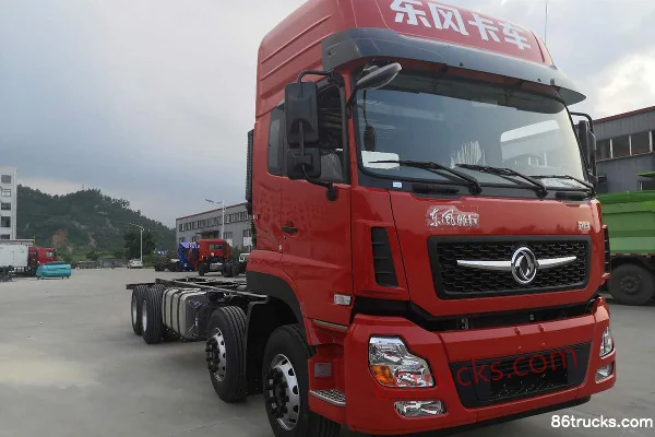 Dongfeng Changxing D7 340 hp 8X4(12 wheels) 9.6m van cargo truck Exterior (3) | 86Trucks