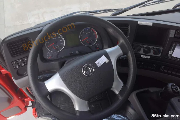 Dongfeng Changxing D7 340 hp 8X4(12 wheels) 9.6m van cargo truck Cab (2) | 86Trucks