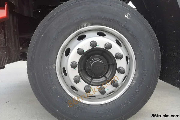 Dongfeng Changxing D7 340 hp 8X4(12 wheels) 9.6m van cargo truck Chassis (2) | 86Trucks