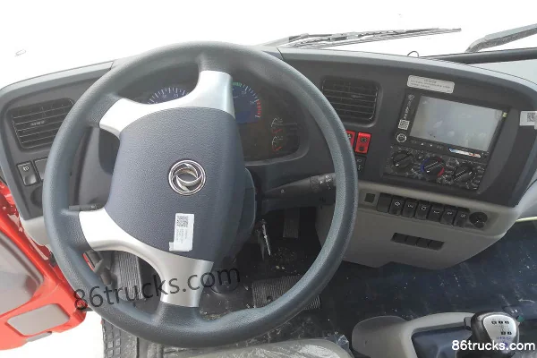 Dongfeng Changxing D3 220 hp 6X2(8 wheels) 6.8m Van Cargo Truck (China VI) Cab (1) | 86Trucks