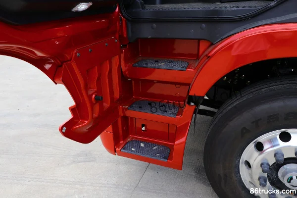 Foton Auman EST 6-series Heavy Truck Crossing Edition 560hp 6X4(10 wheels) AMT automatic tractor truck (China VI) (Red) Cab (2) | 86Trucks