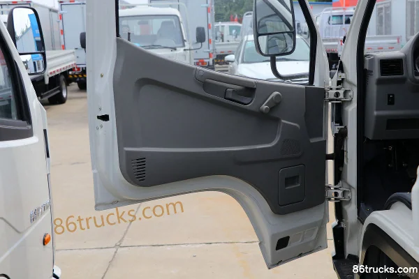 FAW Hongta FAW Jiefang Baling 78 hp 4X2(6 wheels) 3.77m Single Row Stake Light Truck Cab (3) | 86Trucks