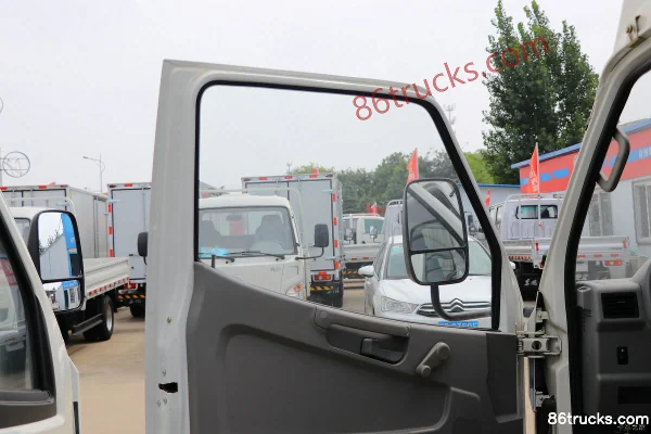 FAW Hongta FAW Jiefang Baling 78 hp 4X2(6 wheels) 3.77m Single Row Stake Light Truck Cab (2) | 86Trucks