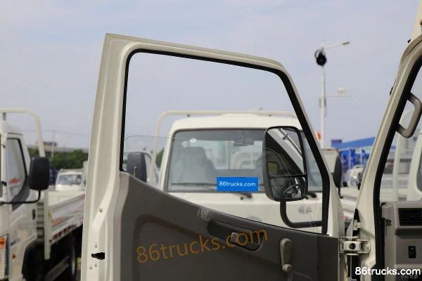 FAW Hongta FAW Jiefang Baling 1 Series V6 102hp 4X2(6 wheels) 3.77m single-row van truck (hydraulic brake) Cab (2) | 86Trucks