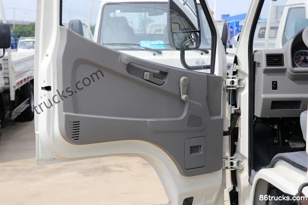 FAW Hongta FAW Jiefang Baling 102 hp 4X2(6 wheels) 3.76m semi-row flatbed light truck Cab (2) | 86Trucks