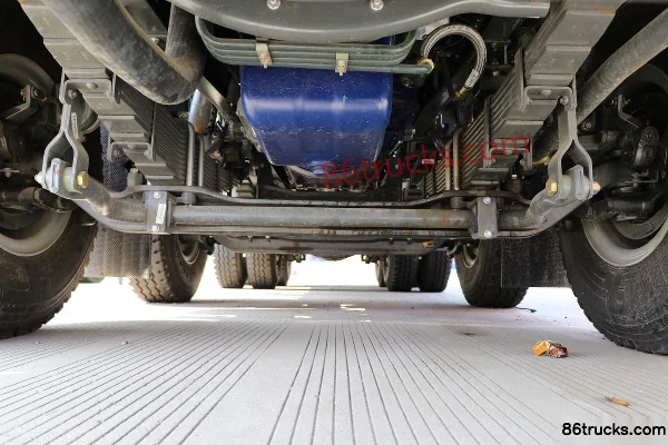 Sinotruk Steyr D7W Heavy Truck 400 hp 8X4(12 wheels) 5.6m Dump Truck Chassis (1) | 86Trucks