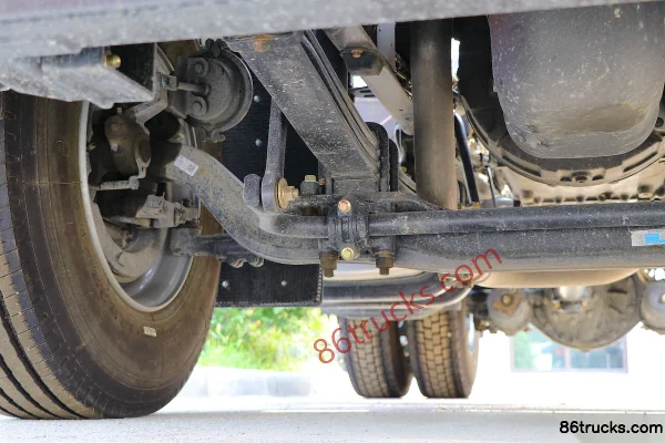 Dongfeng Changxing D7V 11L LNG 400hp 4X2(6 wheels) Fast Gear 12-Speed Tractor Truck Chassis (2) | 86Trucks