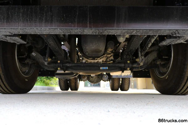 Dongfeng Changxing D7V 11L LNG 400hp 4X2(6 wheels) Fast Gear 12-Speed Tractor Truck Chassis (1) | 86Trucks