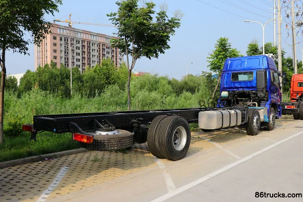 Foton Auman New ETX 6 Series Heavy Truck 245 hp 6X2(8 wheels) 8m Stake Truck (Axle Ratio 4.444) Exterior (3) | 86Trucks