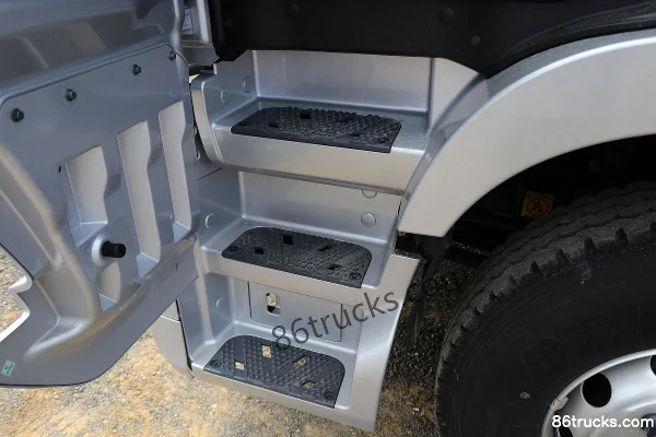 Foton Auman EST 6-series heavy truck 245hp 6X2(8 wheels) 9.6m railed flatbed cargo truck (440 rear axle) Cab (3) | 86Trucks