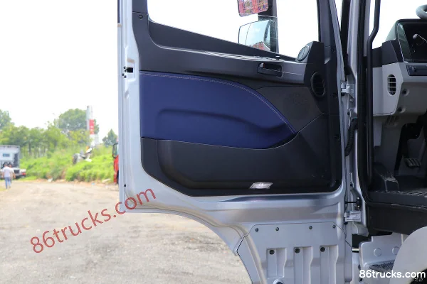 Foton Auman EST 6-series heavy truck 245hp 6X2(8 wheels) 9.6m railed flatbed cargo truck (440 rear axle) Cab (2) | 86Trucks