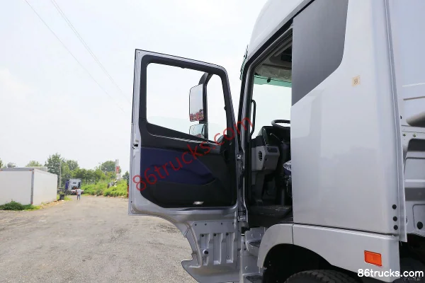 Foton Auman EST 6-series heavy truck 245hp 6X2(8 wheels) 9.6m railed flatbed cargo truck (440 rear axle) Cab (1) | 86Trucks