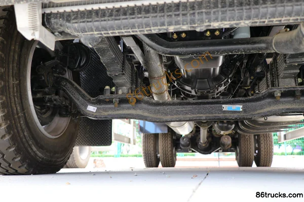 Dongfeng Commercial Vehicle Tianjin KR 245hp 4X2(6 wheels) 6.8m refrigerated truck Chassis (2) | 86Trucks