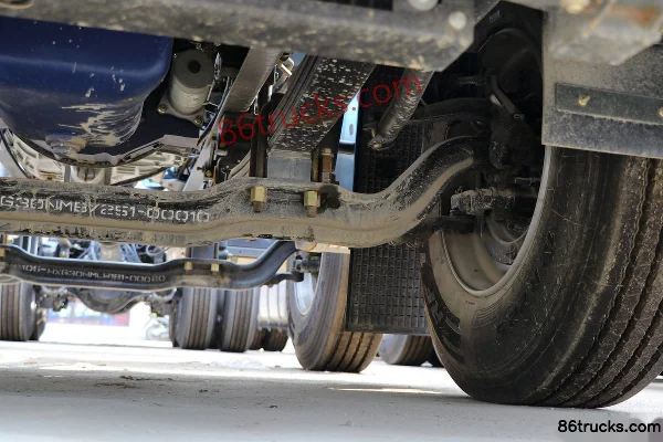XCMG Hanfeng G7 375hp 8X4(12 wheels) 9.5m flatbed cargo truck Chassis (3) | 86Trucks