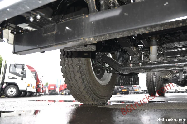 JAC Junling V9 195 hp 4X2(6 wheels) 6.8m stake cargo truck (China VI) Chassis (2) | 86Trucks