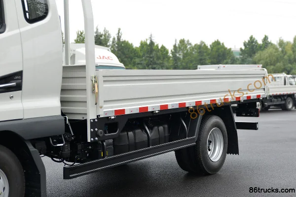 JAC Junling V5 120 hp 4X2(6 wheels) 3.85m Semi-row Flatbed Cargo Truck (JAC Transmission) Body (1) | 86Trucks