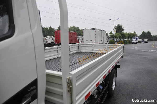 JAC Junling V3 102 ch 4X2(6 roues) camion léger plateau 3,7 m cabine simple Carrosserie (1) | 86Trucks