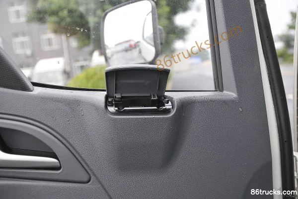 JAC Junling V6 156 hp 4X2(6 wheels) 4.18m single-row stake light truck Cab (3) | 86Trucks