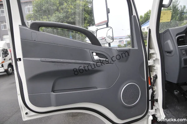 JAC Junling V6 156 hp 4X2(6 wheels) 4.18m single-row stake light truck Cab (1) | 86Trucks