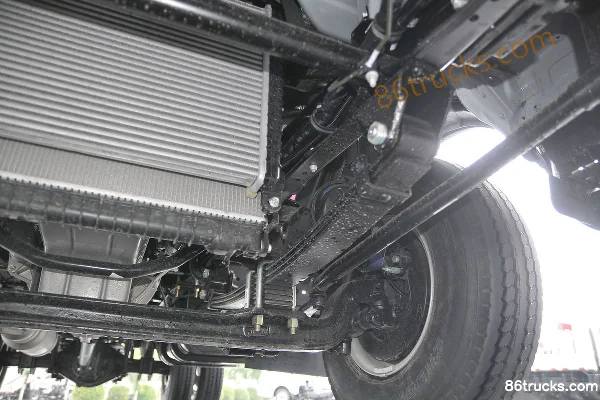 JAC Junling V6 156 hp 4X2(6 wheels) 4.18m single-row stake light truck Chassis (3) | 86Trucks