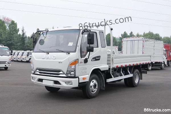 JAC Kangling J6 143 hp 4X2(6 wheels) 3.85 m semi-row flatbed light truck Exterior (3) | 86Trucks
