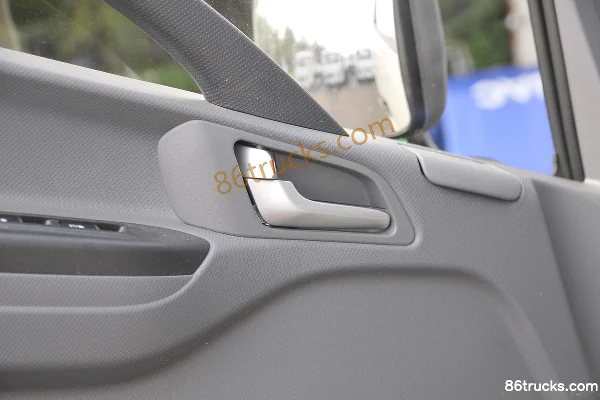 JAC Shuailing Q6 152hp 4X2(6 wheels) 3.85m semi-row van light truck Cab (2) | 86Trucks
