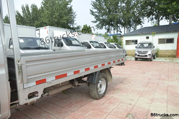 Changan Kuayue Xinbao T5 Standard 1.6L Essence 122 ch 4X2(6 roues) 3,2 m petit camion plateau simple cabine (roue arrière simple) (China VI)