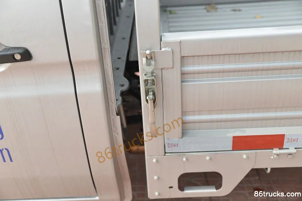 Changan Kuayue Xinbao T5 Standard 1.6L Gasoline 122hp 4X2(6 wheels) 3.185m single-row flatbed micro truck (China VI) Body (3) | 86Trucks