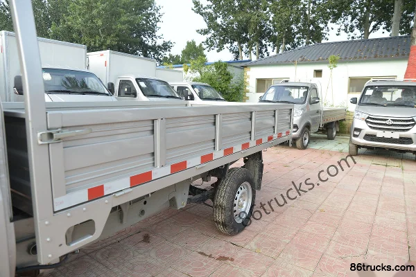 Changan Kuayue Xinbao T3 Édition Confort 1.3L Essence 91 ch 4X2(6 roues) 2,82 m Plate-forme à ridelles Cabine simple (roue arrière simple) C