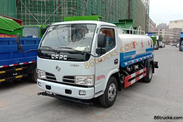 Dongfeng Furika 95 ch 4X2(6 roues) camion citerne d'arrosage (marque Yandi) Extérieur (2) | 86Trucks