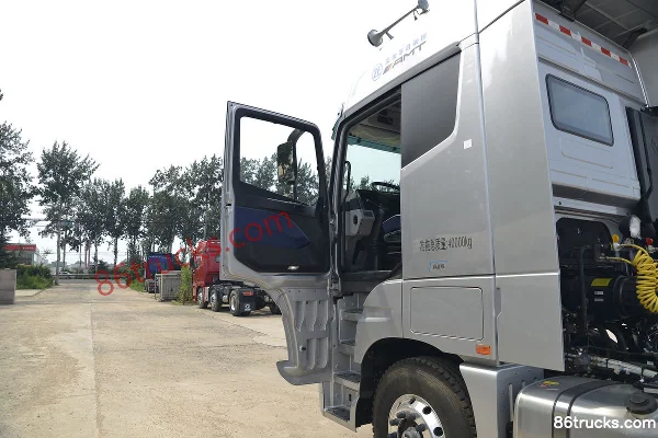 Foton Auman EST 6 Series Heavy Truck Northern Edition 550hp 6X4(10 wheels) Tractor Truck (16-speed) Cab (1) | 86Trucks