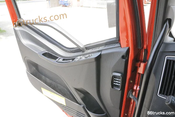 FAW Jiefang J6L Medium Truck 22020 Model Pilot Edition 240hp 4X2(6 wheels) 7.7m Van Cargo Truck Cab (3) | 86Trucks