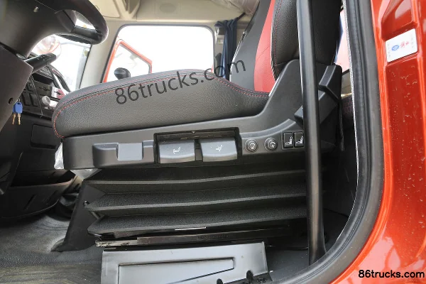 FAW Jiefang J6L Medium Truck 22020 Model Pilot Edition 240hp 4X2(6 wheels) 7.7m Van Cargo Truck Cab (2) | 86Trucks