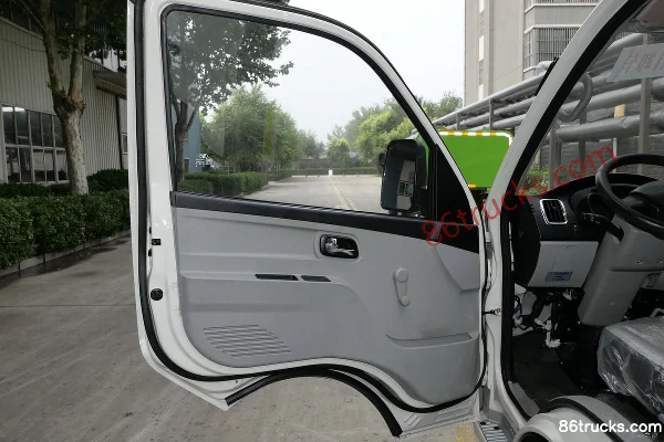 Shifeng Fengyun 116hp 4X2(6 wheels) 3.05m dump truck Cab (1) | 86Trucks