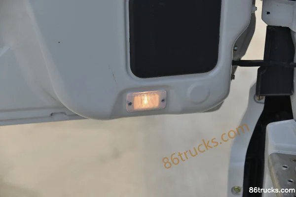 Dongfeng Commercial Vehicle Tianlong VL Heavy Truck 340 hp 4X2(6 wheels) Tractor Truck Cab (2) | 86Trucks
