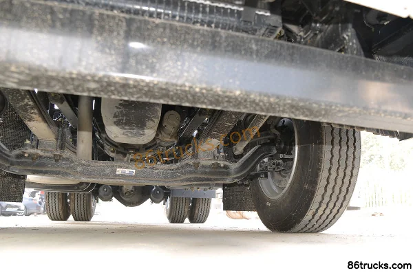 Dongfeng Commercial Vehicle Tianlong VL Heavy Truck 340 hp 4X2(6 wheels) Tractor Truck Chassis (3) | 86Trucks