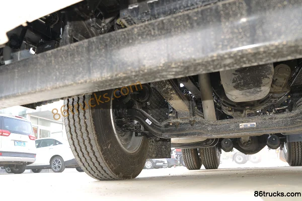 Dongfeng Commercial Vehicle Tianlong VL Heavy Truck 340 hp 4X2(6 wheels) Tractor Truck Chassis (2) | 86Trucks