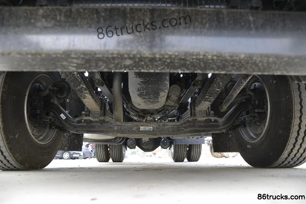 Dongfeng Commercial Vehicle Tianlong VL Heavy Truck 340 hp 4X2(6 wheels) Tractor Truck Chassis (1) | 86Trucks