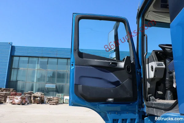 Foton AumanEST Basic Edition 520hp 8X4(12 wheels) 9.56m AMT automatic drop-side cargo truck Cab (2) | 86Trucks
