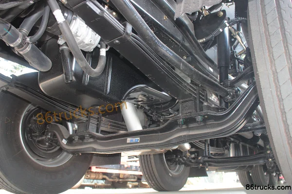Dongfeng Commercial Vehicle Tianlong VL 420hp 8X4(12 wheels) 9.35m Livestock Transport Truck (Chengliwei Brand) Chassis (3) | 86Trucks